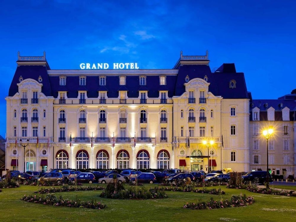 le grand hotel cabourg mgallery by sofitel en soiree 4712